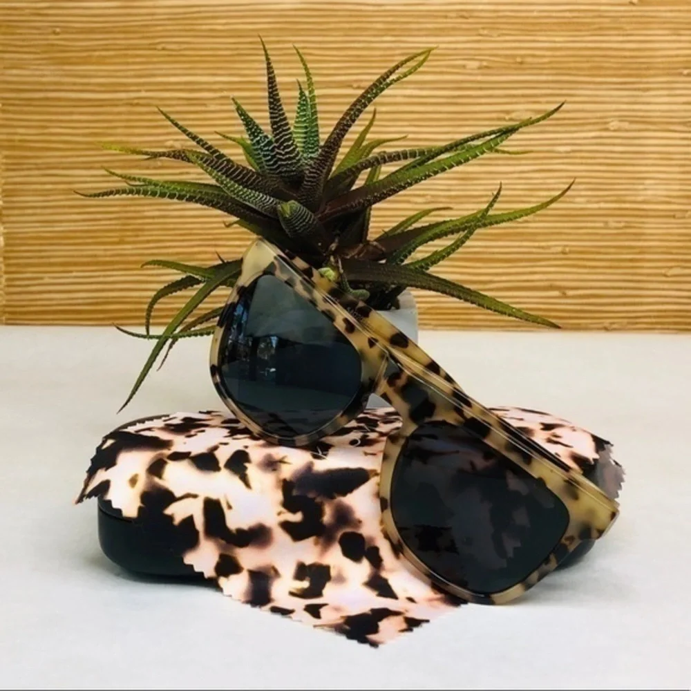 KOMONO Bennet Ivory Demi Sunglasses 🕶 (NEW) tan brown